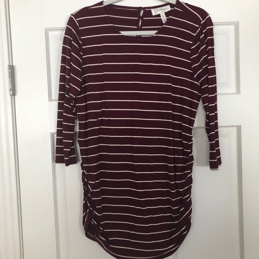 Jessica Simpson maternity shirt